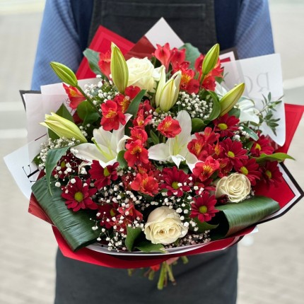 Букет "Вальс" из роз, хризантем и лилии с доставкой в по Андреевскому