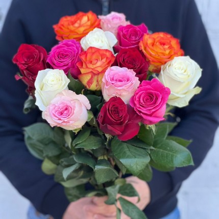 Букет из разноцветных роз с доставкой  в по Андреевскому