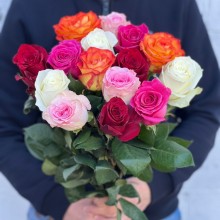 Букет из разноцветных роз "Карнавал"